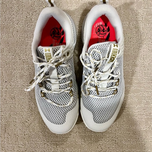 Under Armour Block City 3.0 Women’s Sneakers in White and Gold Size 8.5 - Picture 4 of 6